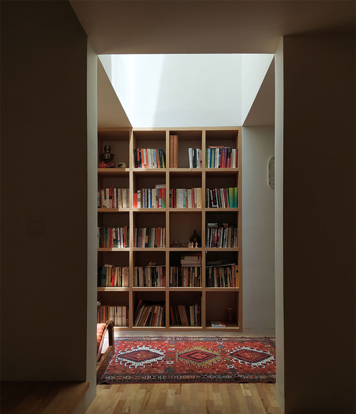 کتابخانه در طبقه همکف