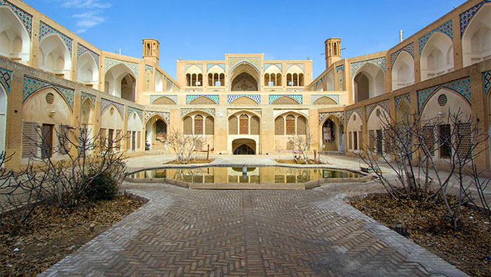 حیاط زیرین حیاط زیرین