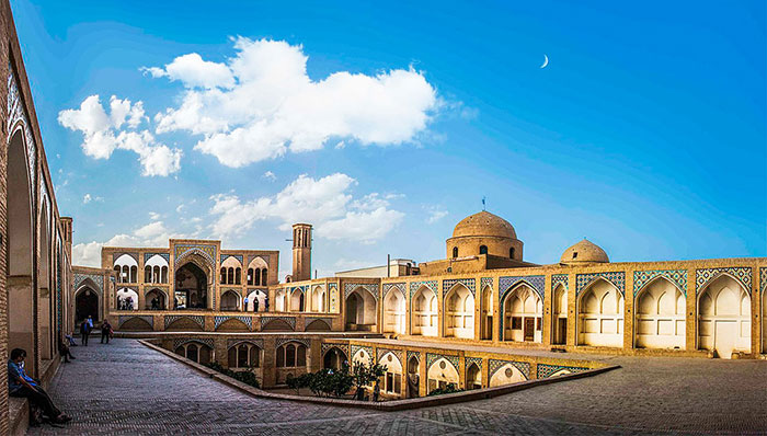 نمایی از مسجد و مدرسه آقابزرگ نمایی از مسجد و مدرسه آقابزرگ