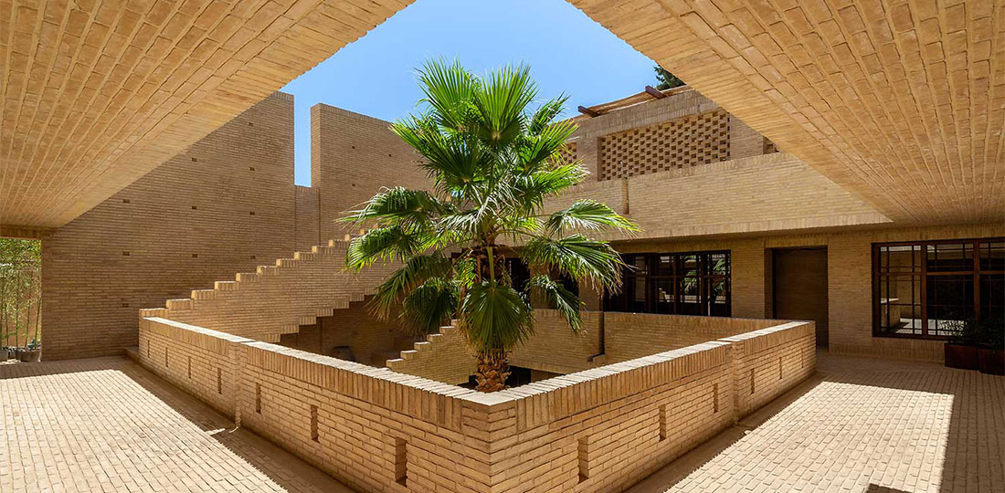 بوتیک هتل سنگ سیاه