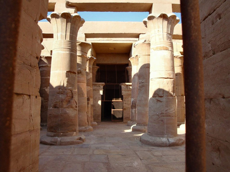 (معبد اقصر)معبد آمون موت خونسو در القصر